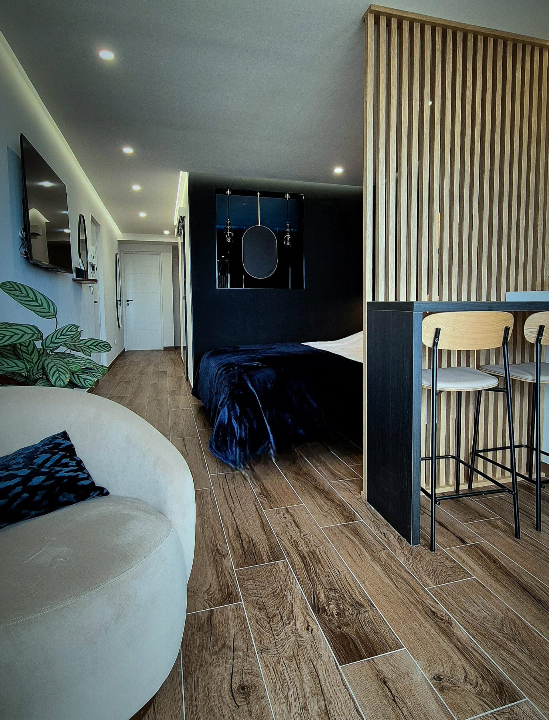 Chambre king-size avec vue mer — appartement premium Canet