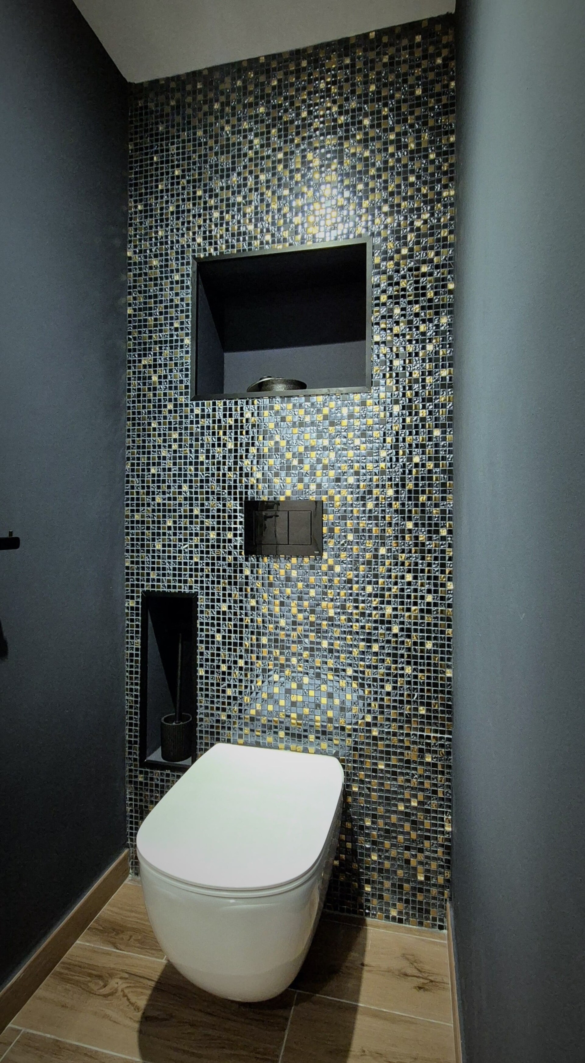 Cuisine équipée moderne dans une suite de luxe face à la mer