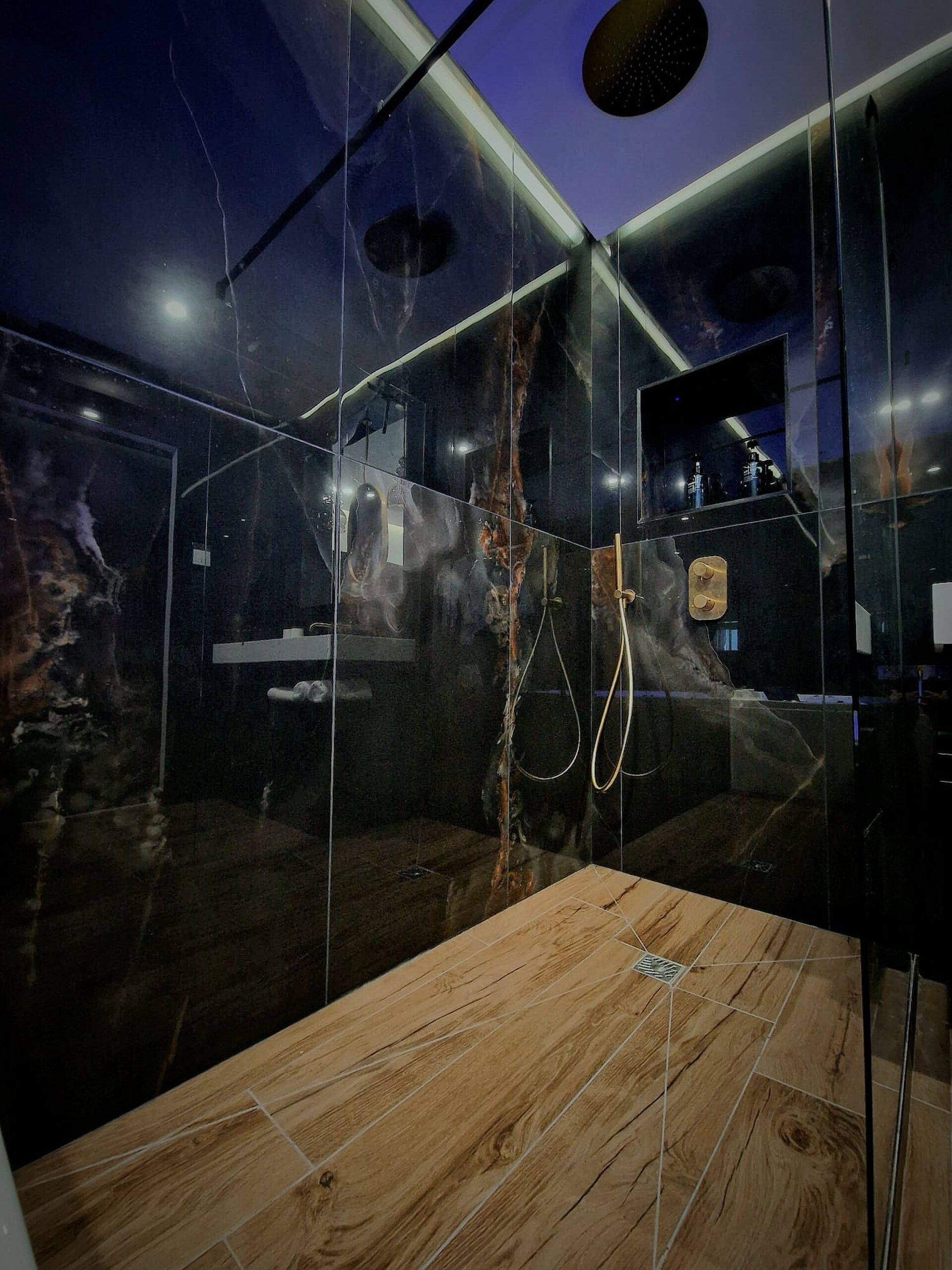 Salle de bain élégante de la suite DIVINA