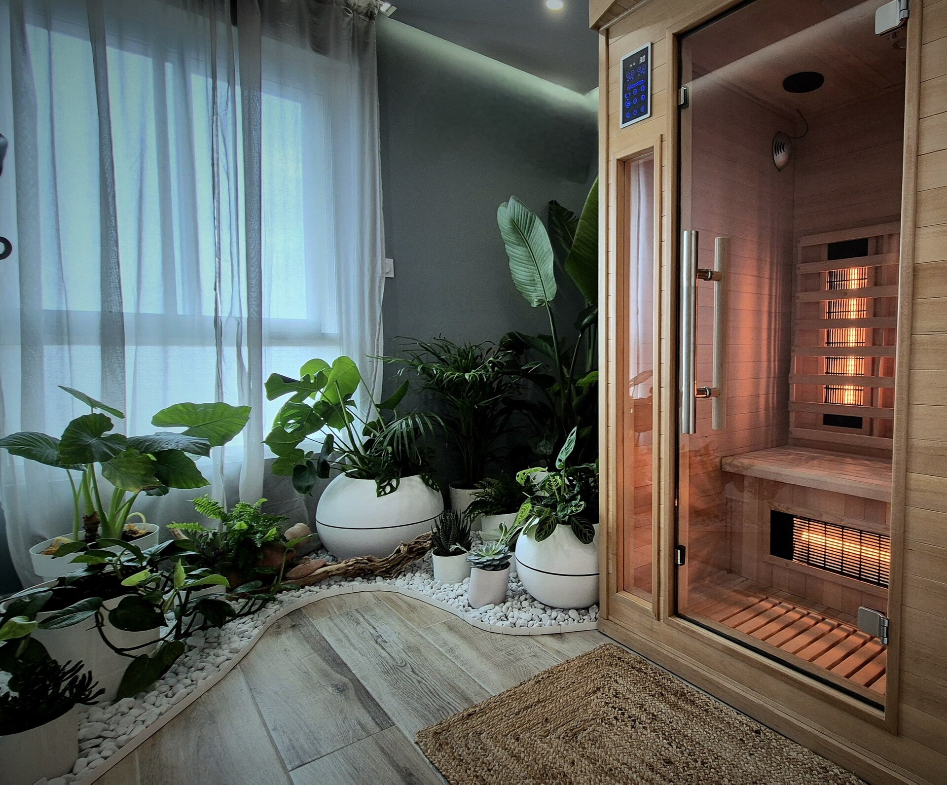 Terrasse couverte ensoleillée face à la Méditerranée